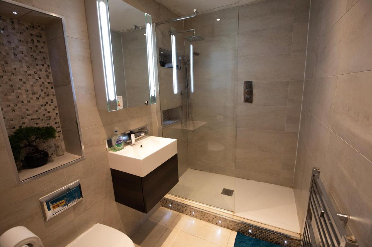 London Luxury Holiday Home B ภายนอก รูปภาพ