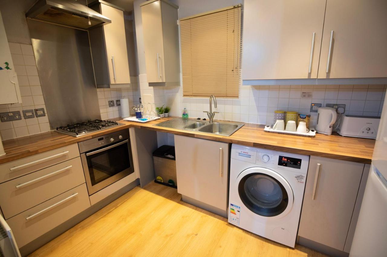 London Luxury Holiday Home B ภายนอก รูปภาพ