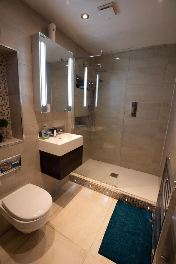 London Luxury Holiday Home B ภายนอก รูปภาพ