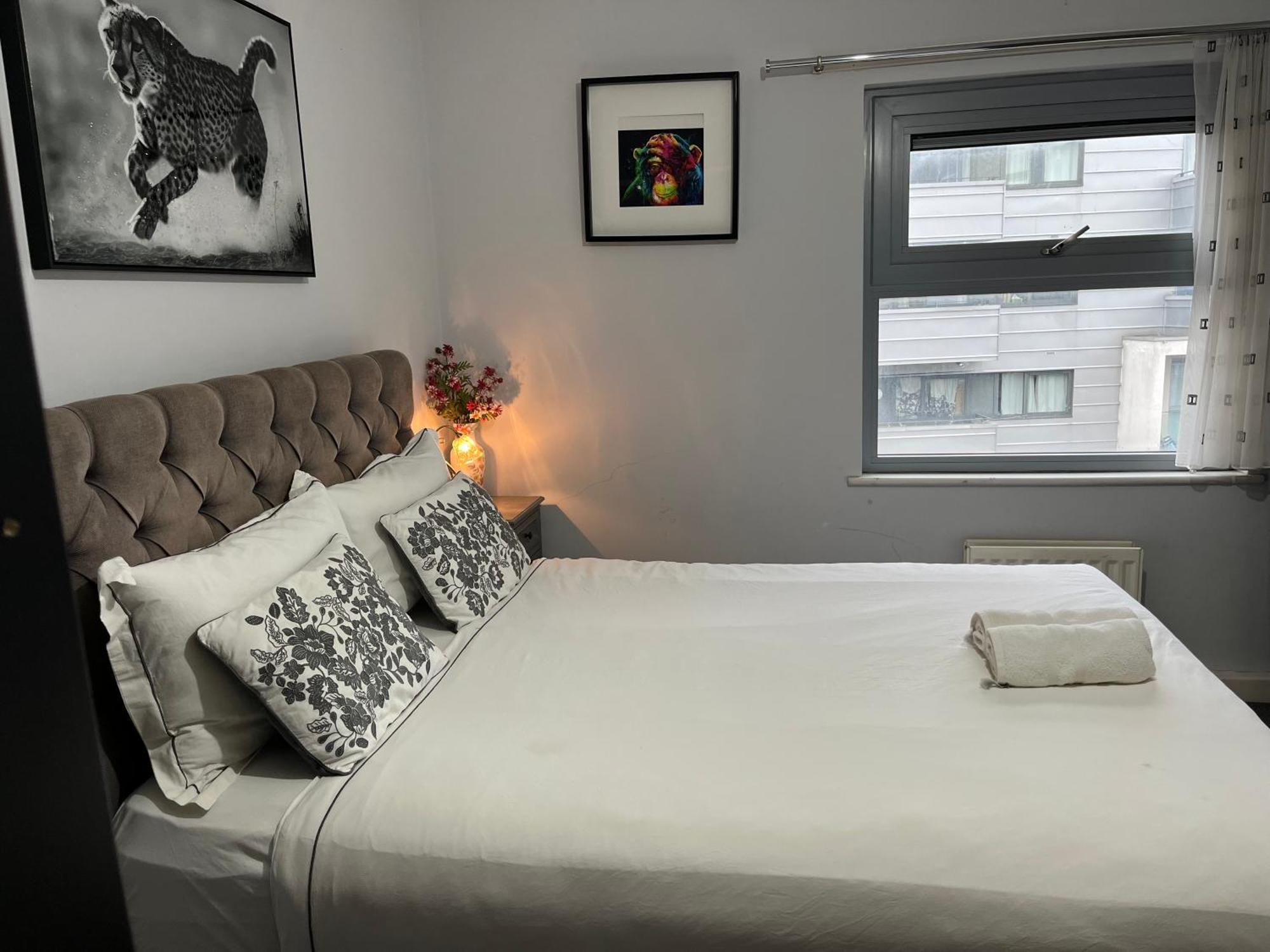 London Luxury Holiday Home B ภายนอก รูปภาพ