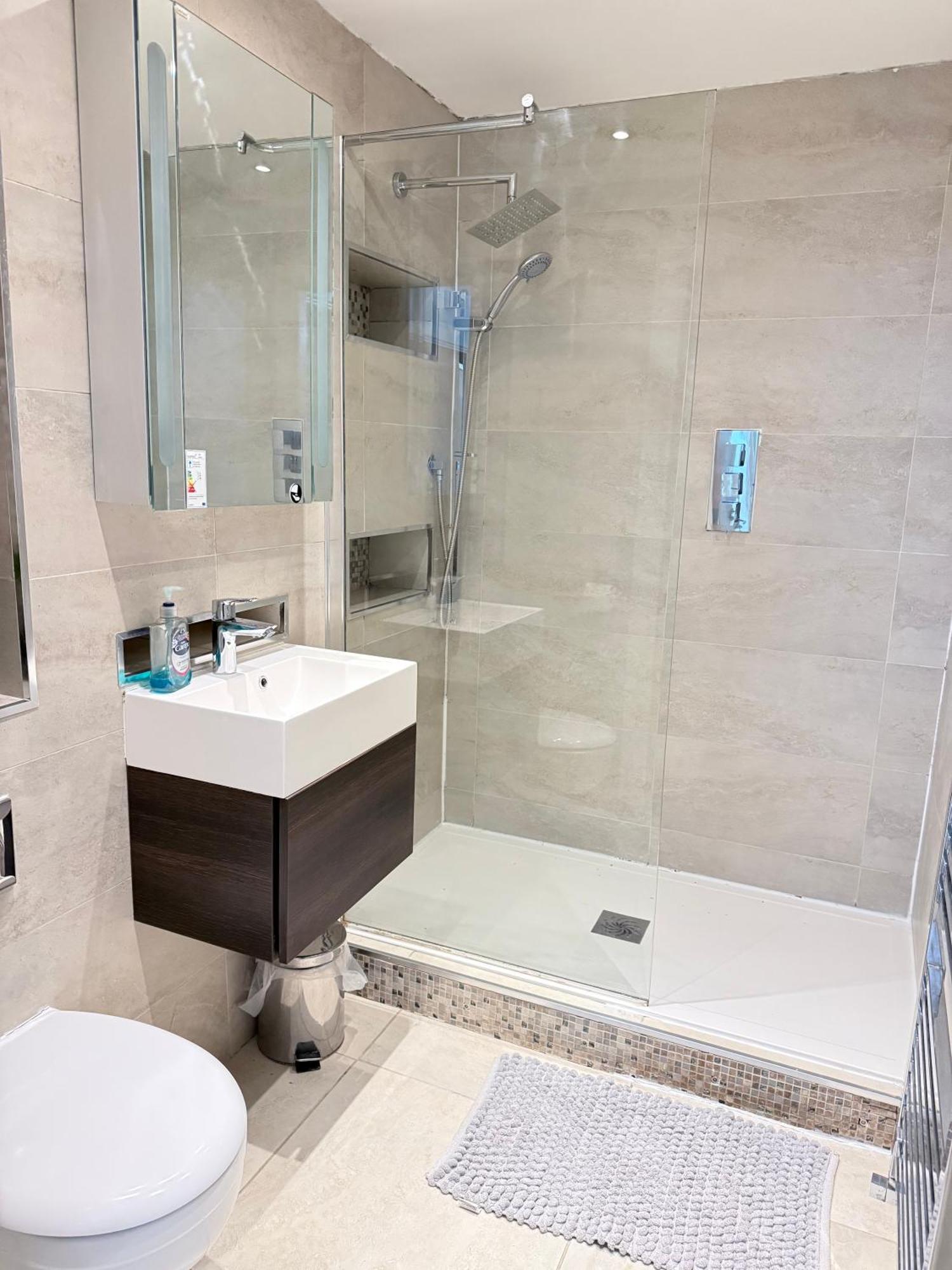 London Luxury Holiday Home B ภายนอก รูปภาพ